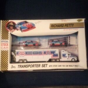 Vintage Richard PettyTransporter Set - STP #43 - (1992) Mint!